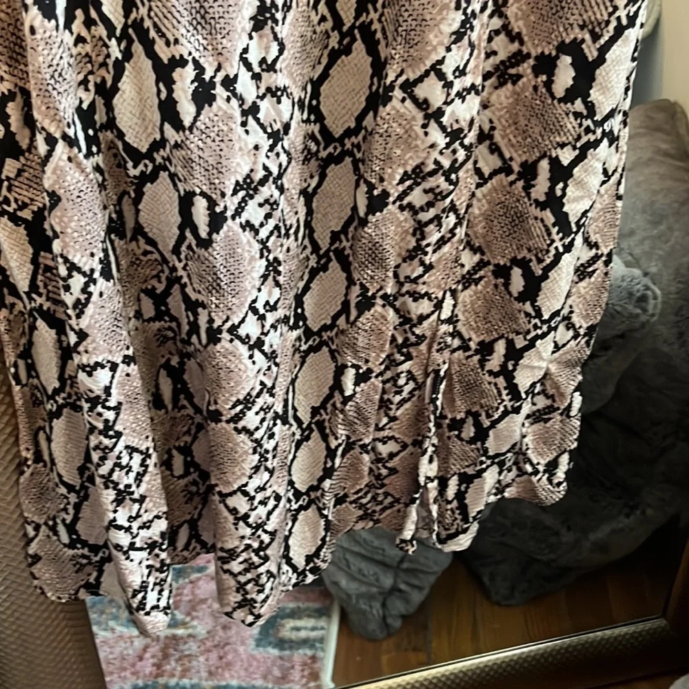 Express Midi Dress - Picture 4 of 8